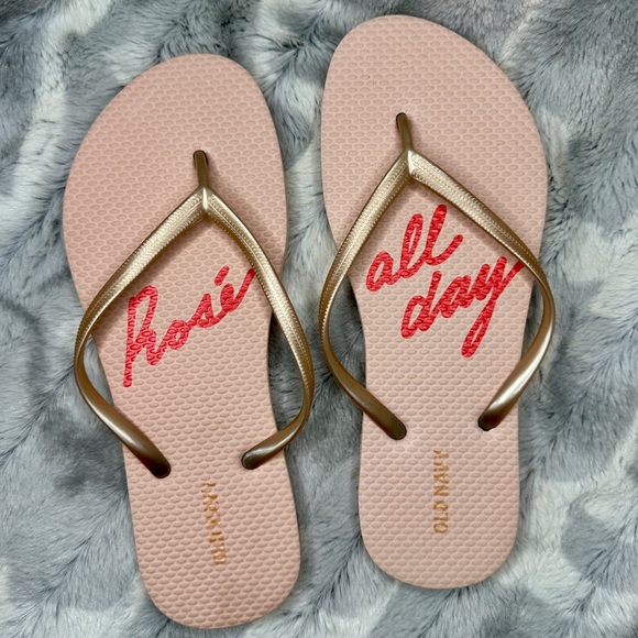 Old Navy Rosé - Light Pink Rose Gold Beach Summer Flip Flop Thong Sandals Size 6 - Picture 7 of 7